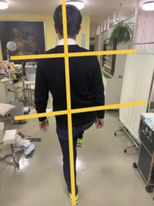 アイ フットケアインソール　左片足立ち　インソール作製後